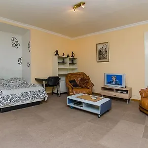 Triokhsviatytelskaya Street 3 Апартаменты